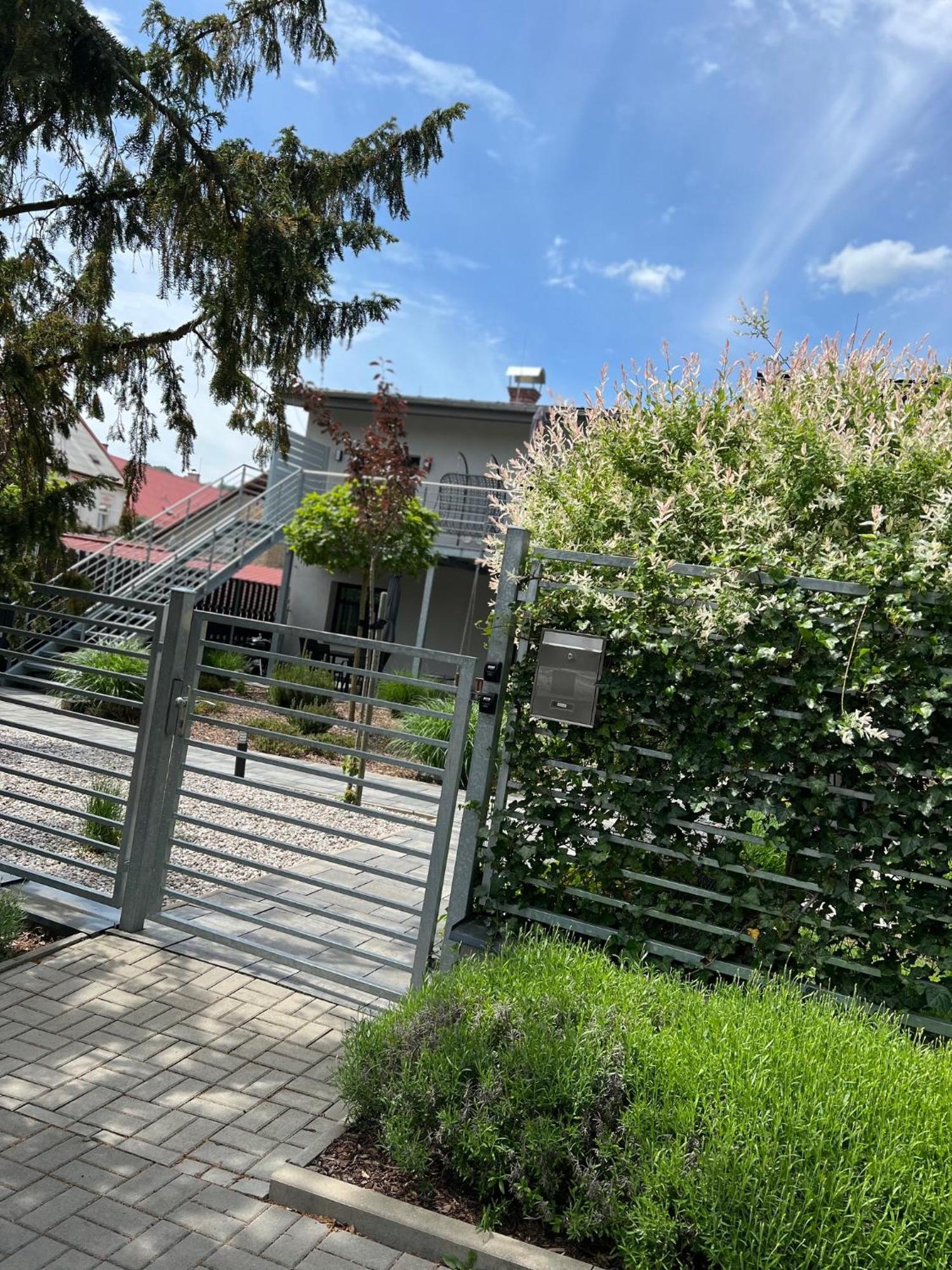 Apartmany Benesov Benesov nad Ploucnici Dış mekan fotoğraf